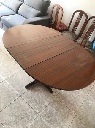 Mesa de comedor redonda de madera