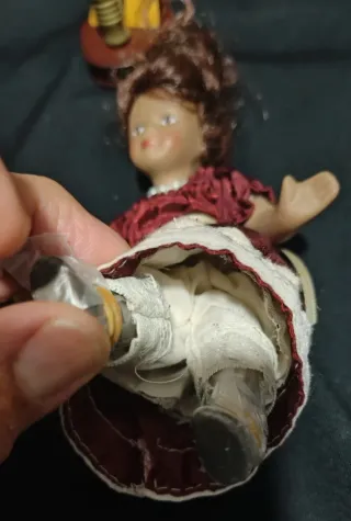 Bambola porcellana con Arpa in legno e corde