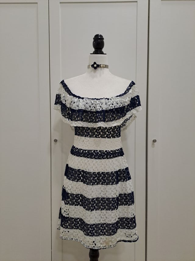 Vestido de encaje azul y blanco, Fórmula joven 40