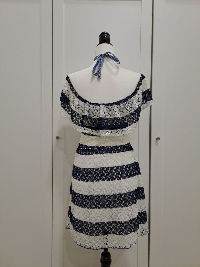 Vestido de encaje azul y blanco, Fórmula joven 40