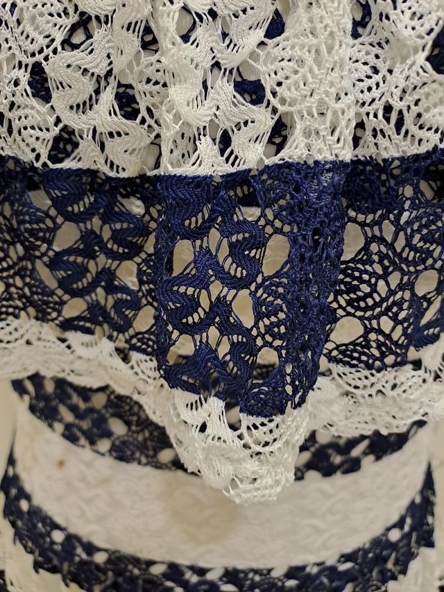 Vestido de encaje azul y blanco, Fórmula joven 40