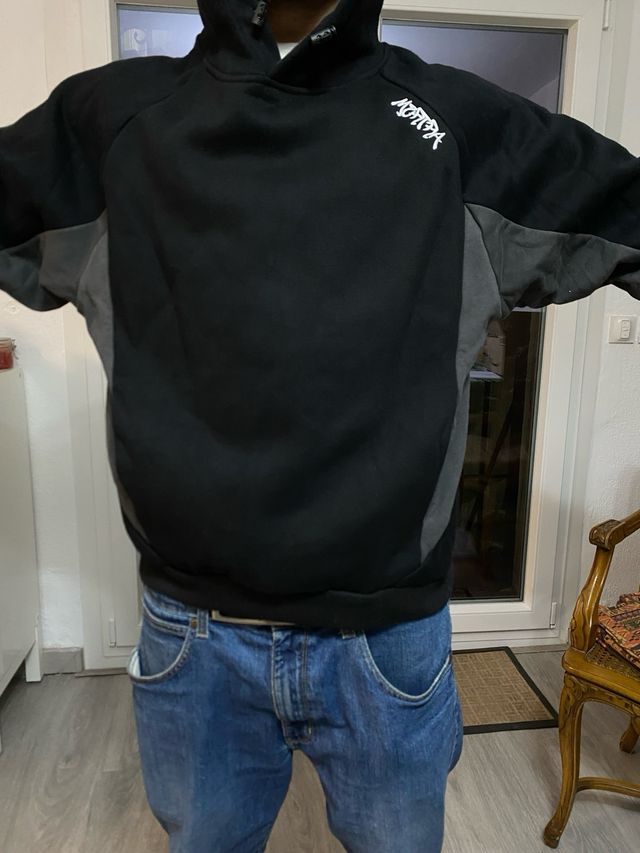 Sudadera Mertra Negra y Gris