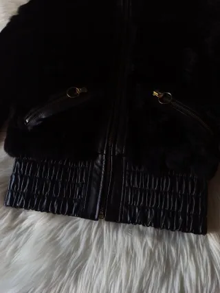 Chaqueta Negra Bomber Mango MNG de Piel y Peluche