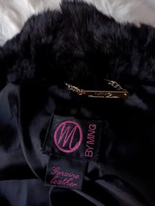 Chaqueta Negra Bomber Mango MNG de Piel y Peluche