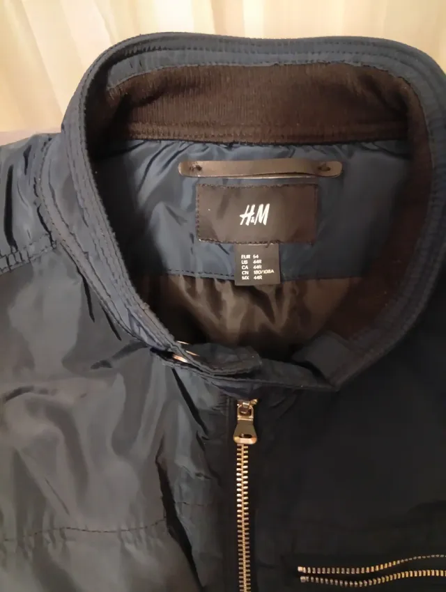 Cazadora bomber H&M hombre negra y dorada