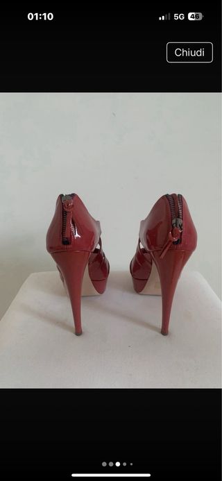 Sandali tacco alto Miu Miu, in vernice rosa.