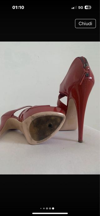 Sandali tacco alto Miu Miu, in vernice rosa.