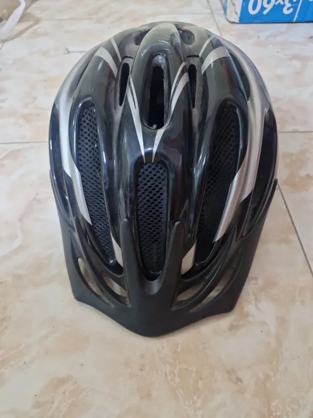 Casco Bicicleta Negro y Plateado