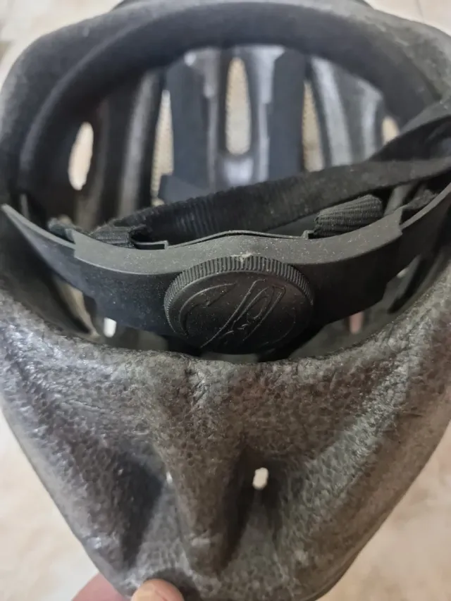 Casco Bicicleta Negro y Plateado