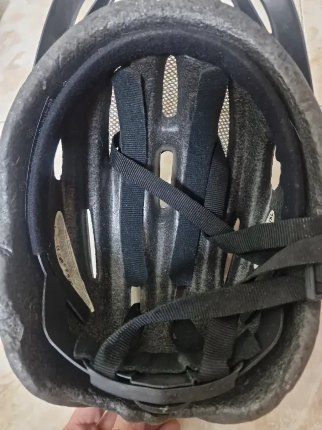 Casco Bicicleta Negro y Plateado