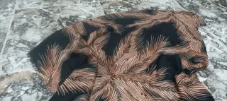 Pañuelo estampado hojas tropicales. Nuevo