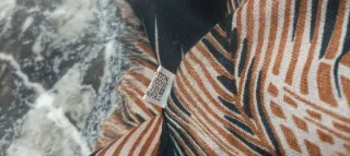 Pañuelo estampado hojas tropicales. Nuevo