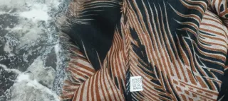 Pañuelo estampado hojas tropicales. Nuevo