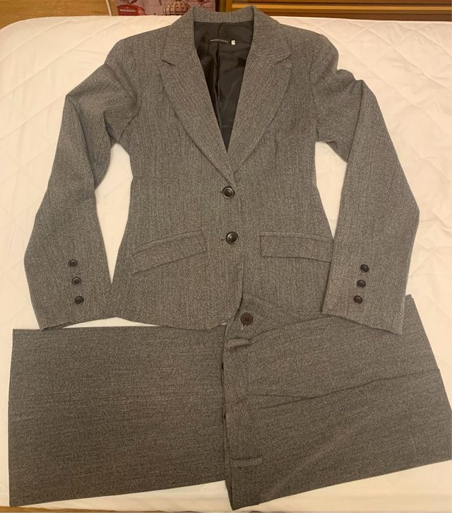 Conjunto blazer y pantalón gris marengo. Talla 38