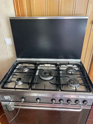 Cocina de gas SMEG 5 fuegos + horno grill