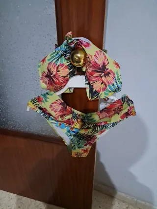 Bikini estampado floral Zara