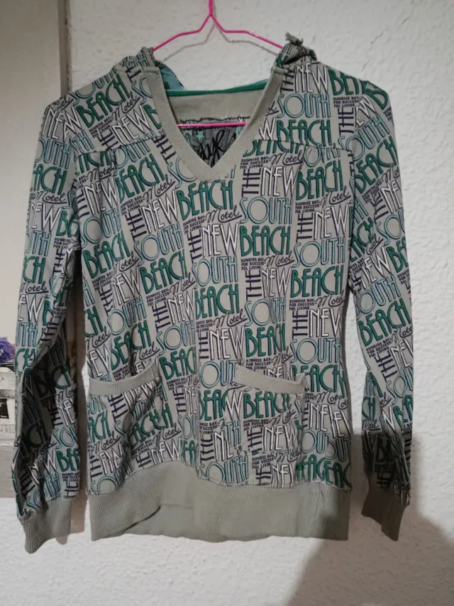 Sudadera con capucha y estampado New Beach