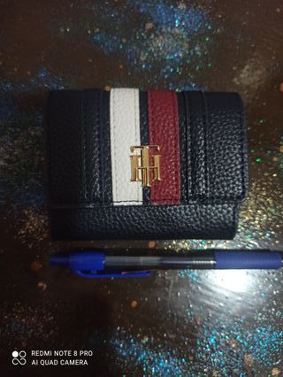 Mini cartera Tommy Hilfiger negra multicolor