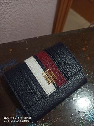 Mini cartera Tommy Hilfiger negra multicolor