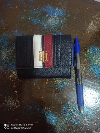 Mini cartera Tommy Hilfiger negra multicolor