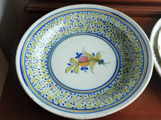 Antichi piatti rustici decorati