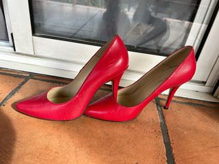 Zapatos de tacón rojos