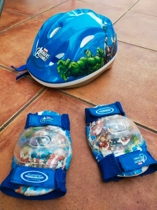 Casco y protectores Marvel Avengers