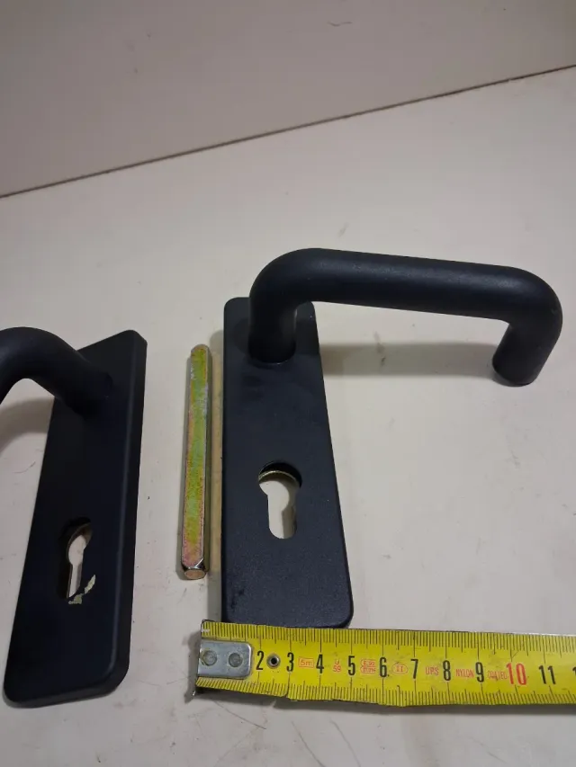 Picaporte o manilla negra