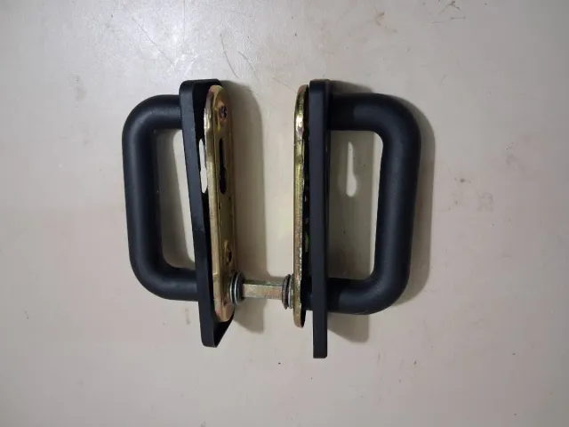 Picaporte o manilla negra