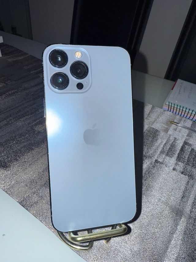 iPhone 13 Pro Max color sierra blue