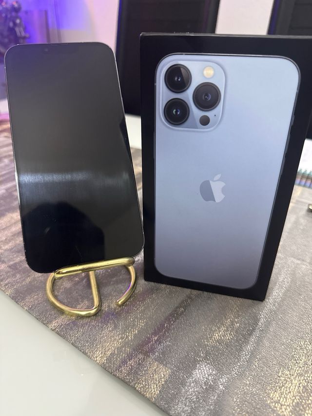 iPhone 13 Pro Max color sierra blue