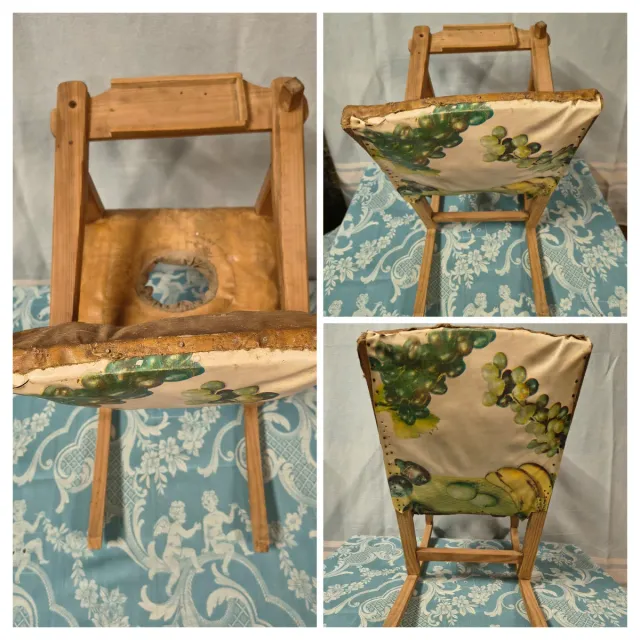 Vecchia sedia sdraiante per bambini in legno, plastica e pelle con orinatoio