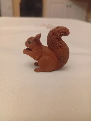 Figura de ardilla para belén