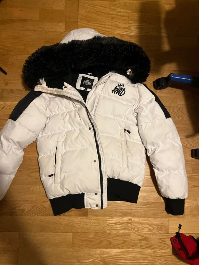 Abrigo Kings Will Dream blanco y negro