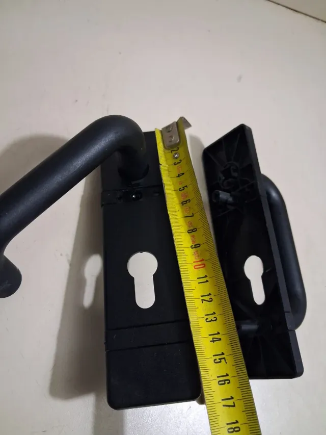 Picaporte o manilla negra