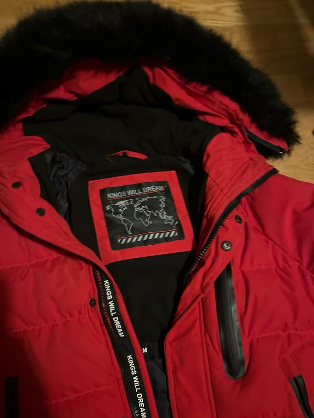Abrigo rojo Kings Will Dream con capucha