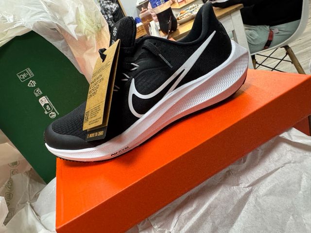 Zapatillas Nike Deportivas Negras y Blancas