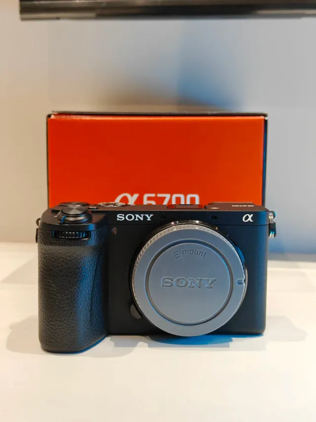 SONY A6700 COMO NUEVO