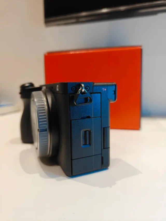 SONY A6700 COMO NUEVO