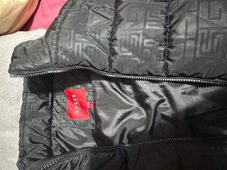 Chaleco Guess Negro Estilo Versace