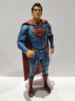 Superman versión Man of Steel McFarlane Custom