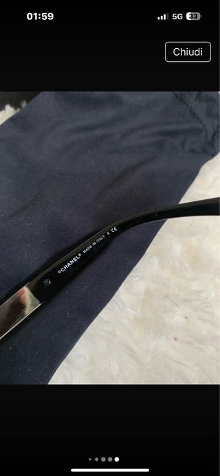 Occhiali da sole Chanel.