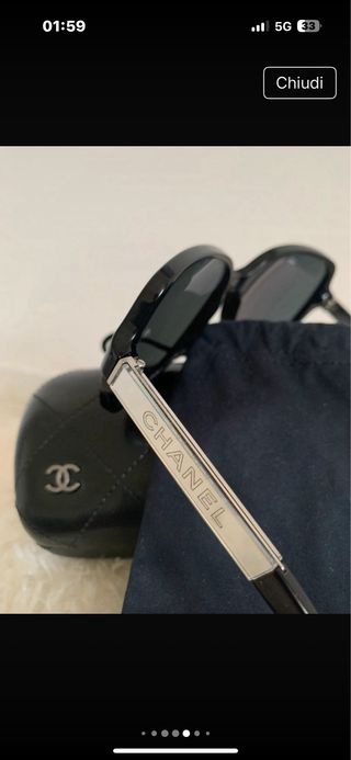 Occhiali da sole Chanel.