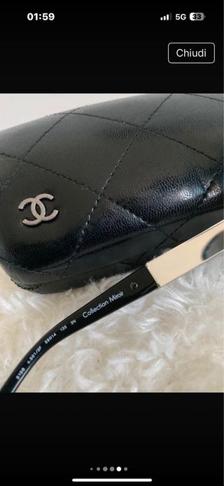 Occhiali da sole Chanel.