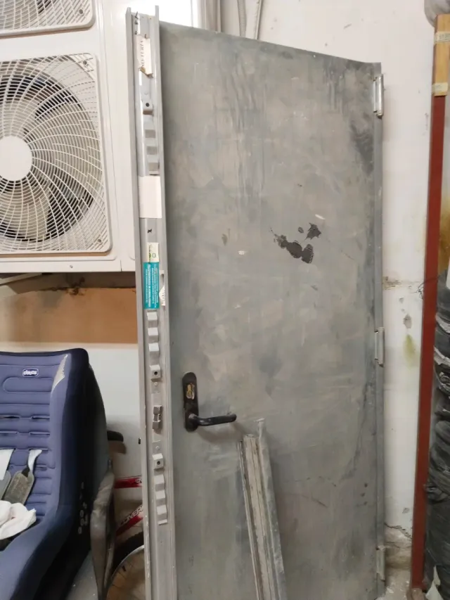 Puerta Hierro Maciza Trastero