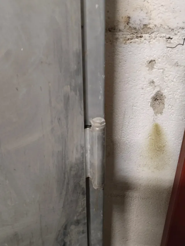 Puerta Hierro Maciza Trastero