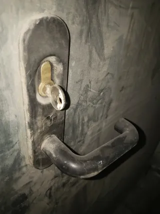 Puerta Hierro Maciza Trastero