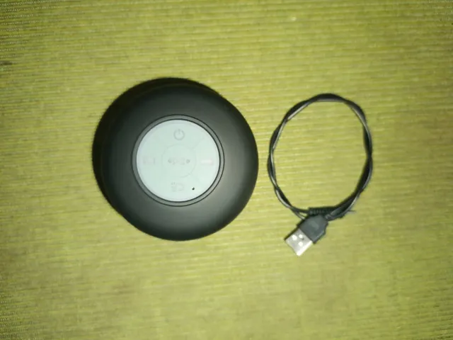 Altavoz bluetooth resistente al agua con ventosa
