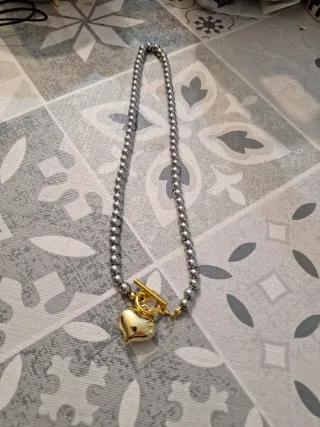 Collar Corazón Dorado y Perlas Plateadas