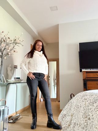 Botín cuero suela track con hebilla